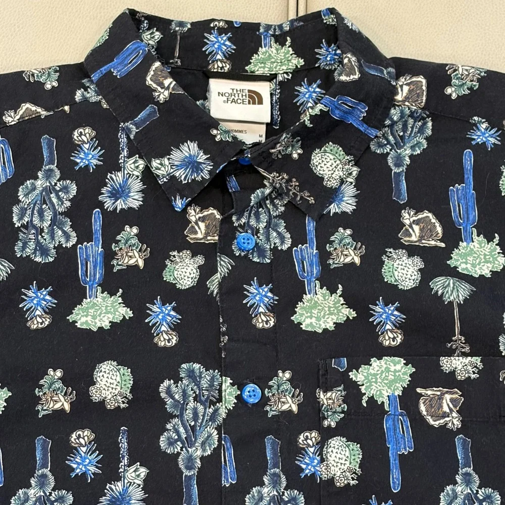 The North Face Medium‎ Black Cactus Desert Print Short Sleeve Button Up Shirt